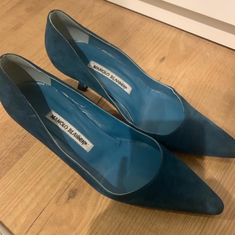 manolo blahnik kitten heel